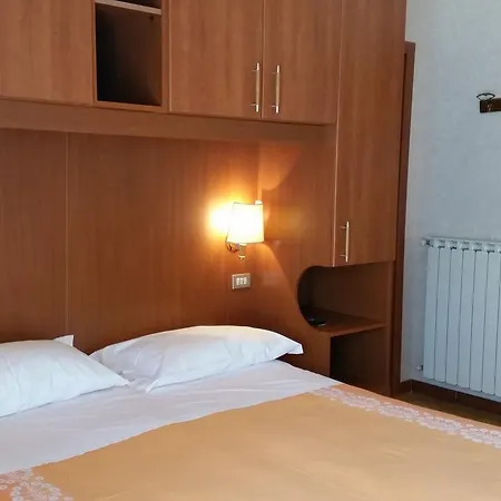 호텔 Ambrosi 3*